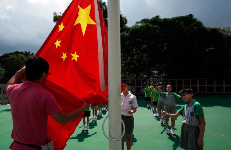 汽车行业深度:智驾时代来袭,多玩家多模式齐发力推动行业走向落地(附下载)
